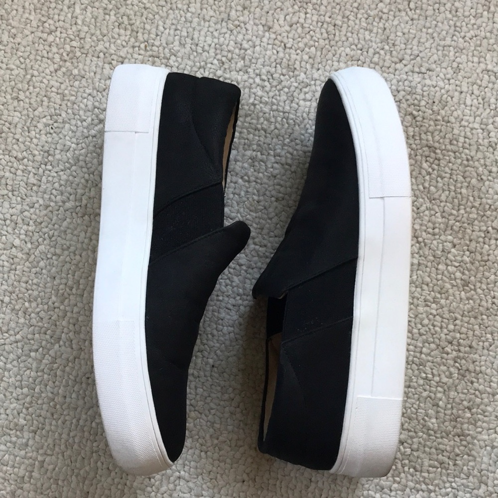 Shoe Vince Camuto slip on black size 9.5 M